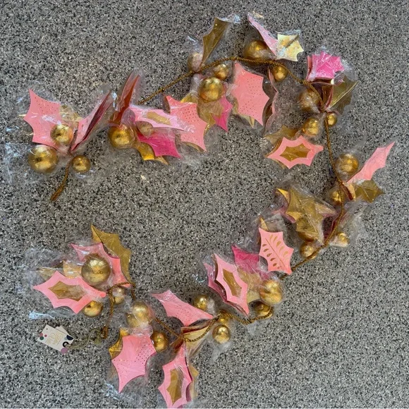 Glitterville Garland - Picture 5 of 6